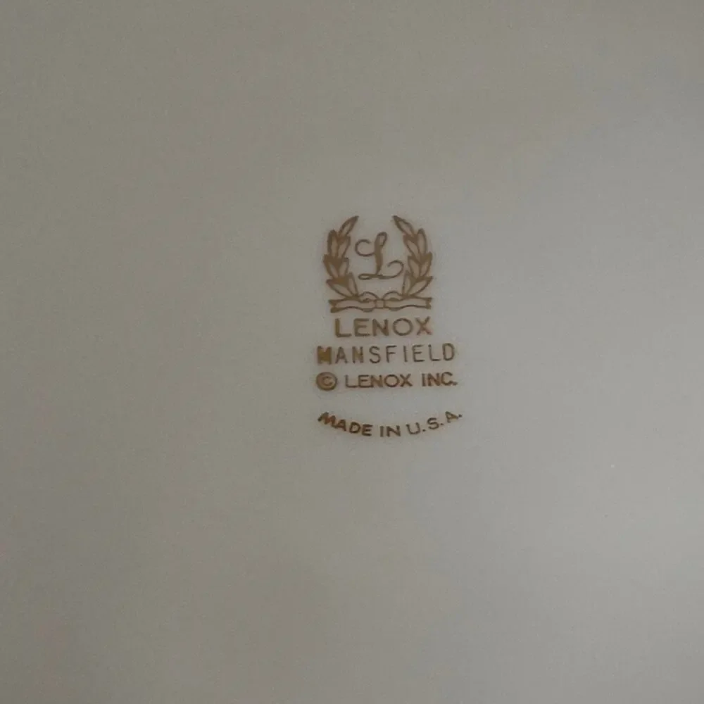 Lenox  Mansfield Round 24K Gold Rimmed Serving Bowl - 9 1/2